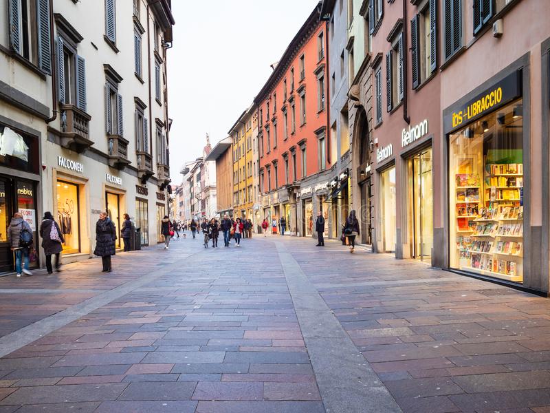 Bergamo affittasi centralissimo locale commerciale